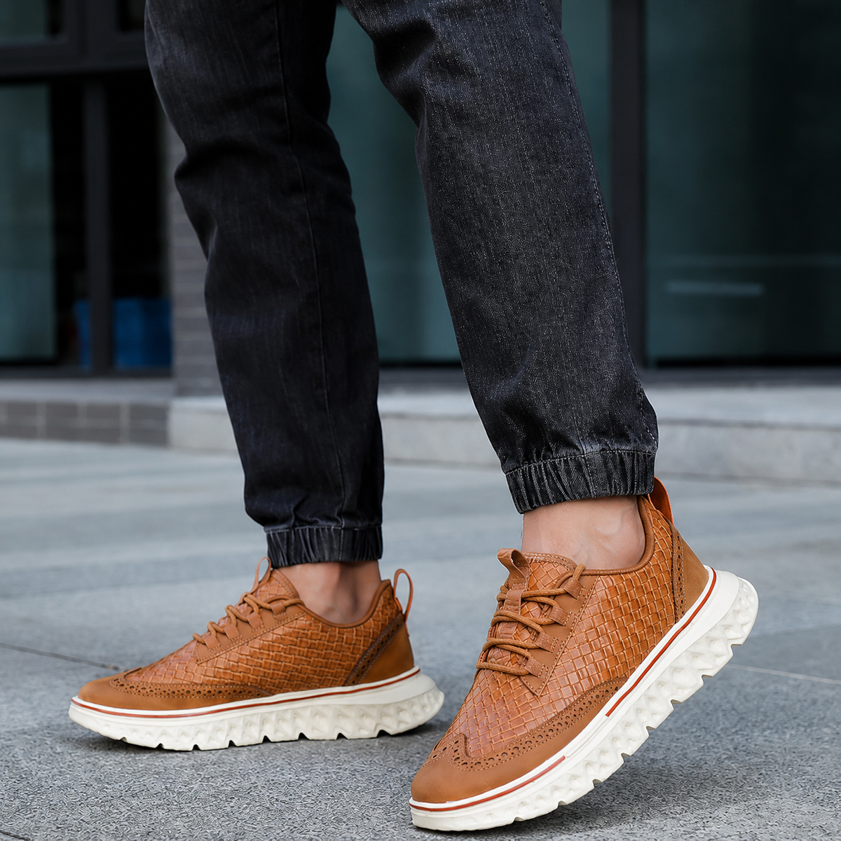 Cale Brogue Sneaker