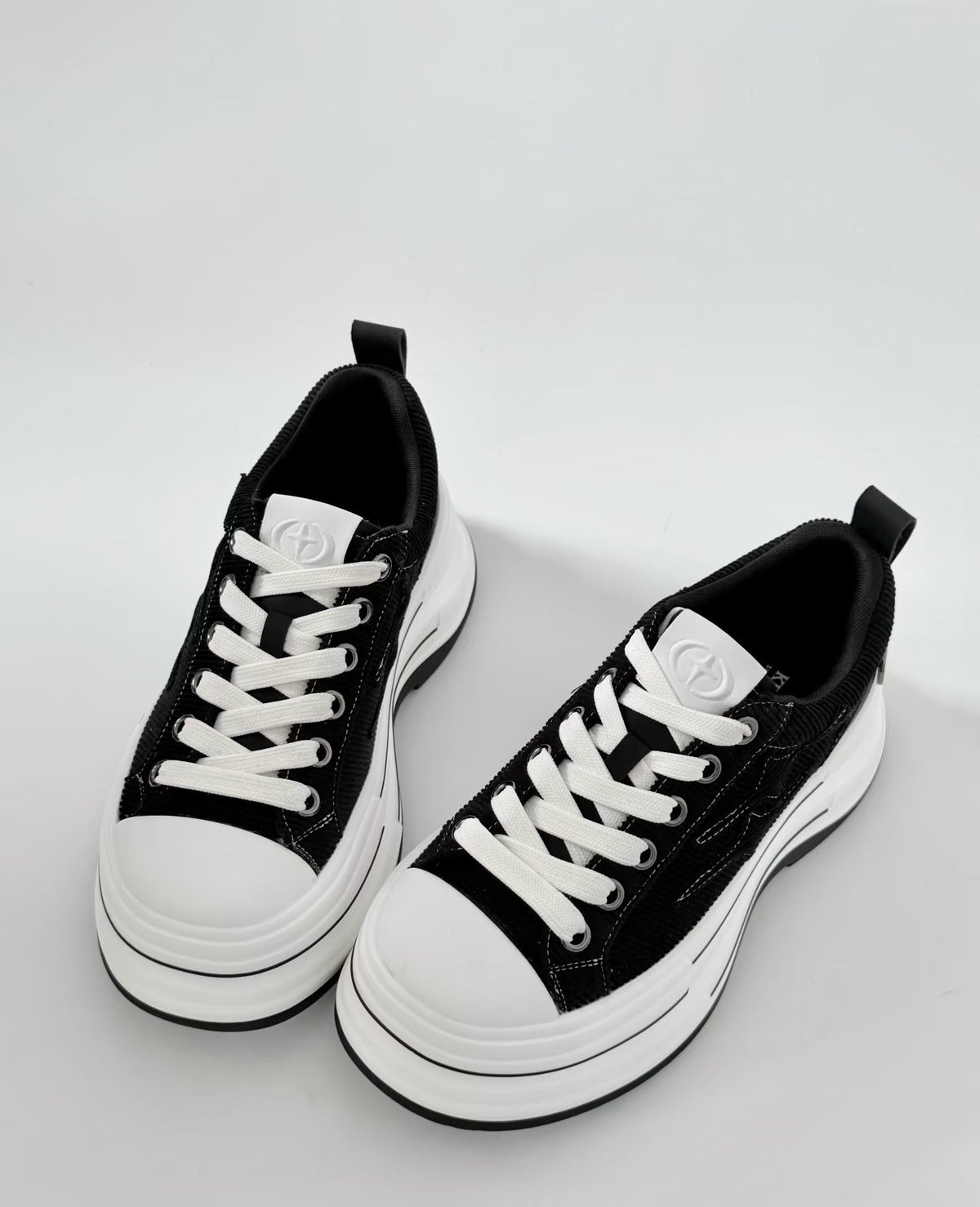 Vela Platform Sneaker